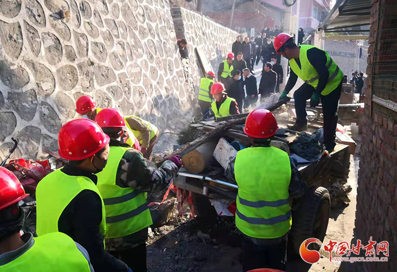 【我为群众办实事】凯发k8文县：重拳出击强力整治乱搭违建“顽疾”